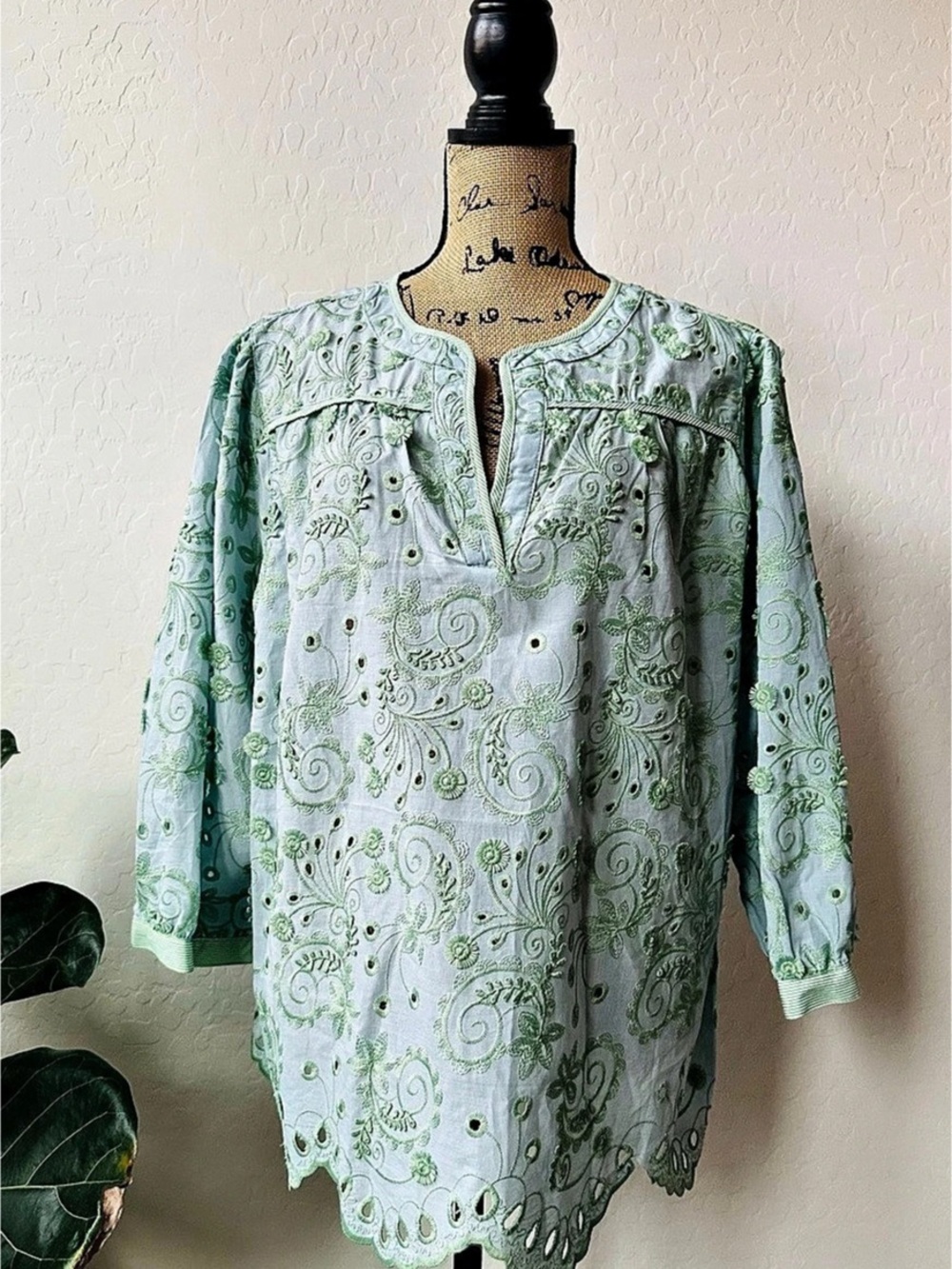 John Mark Embroidered Floral Tunic in Green & White Size 2X NWT
